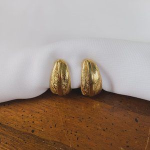 Vintage Gold Tone Textured Feather Leaf Half Hoop Dome Simple Clip On Earrings